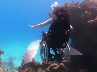 Подводная инвалидная коляска